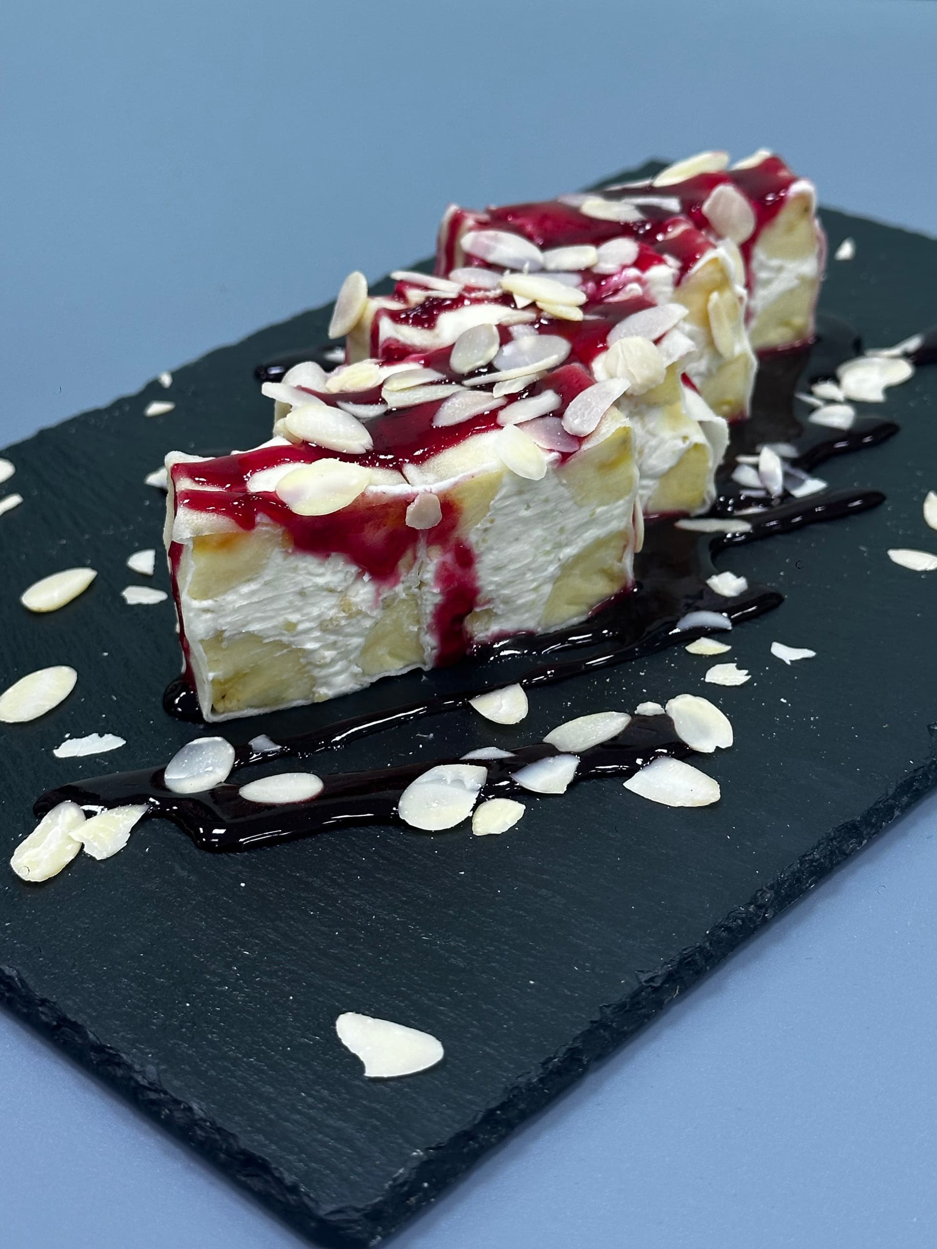 Сладкий ролл с арахисом